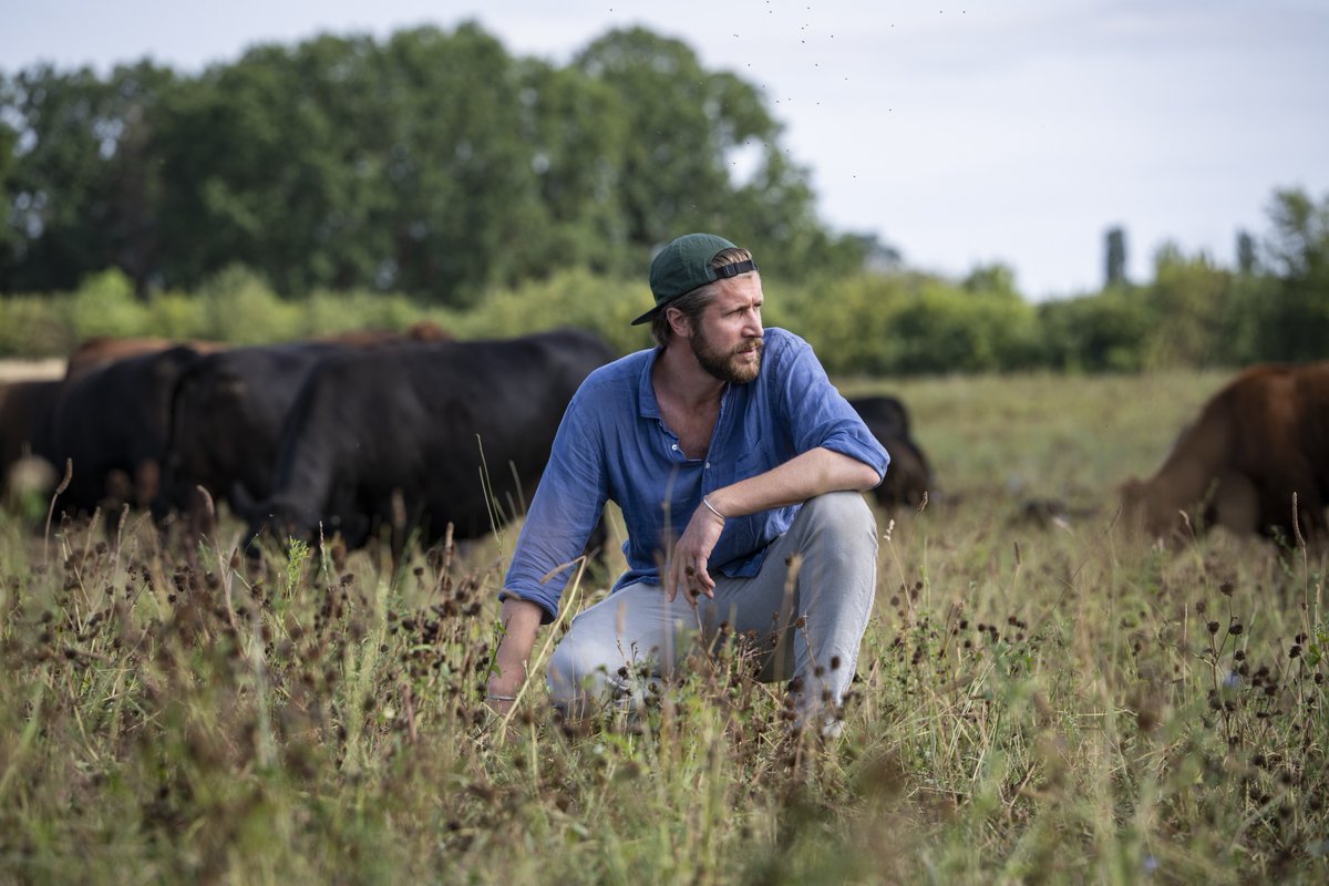 Vom Banker zum Bauern: Benedikt Bösel hat seine Finanzkarriere für die #Agrarwirtschaft aufgegeben. Der „Landwirt des Jahres“ kommt aus #Brandenburg und sagt: „Pflanzt Bäume auf Äckern!“ checkpoint.tagesspiegel.de/langmeldung/4D… <a href="/BenediktBoesel/">Benedikt Bösel</a> <a href="/agrarheute_com/">agrarheute</a>