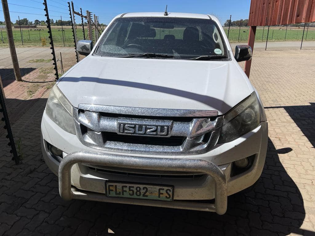 Veeplaas1's tweet image. Wees daar van 2-4 November vir #BrocorAuctions se reuse plaas- &amp;amp; besigheidsveiling. Ouer plaasimplemente, gereedskap &amp;amp; voertuie sal op 3 November onder die hamer kom. Vir meer inligting besoek brocor.co.za of skakel 0730913878 of 0824450066. #PlaasVeiling #Implemente