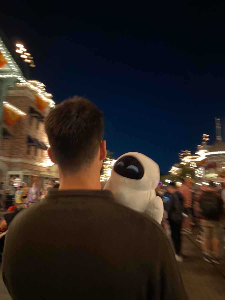 bbystephhs's tweet photo. disney dates >>> https://t.co/W8KZO3Bt2Y