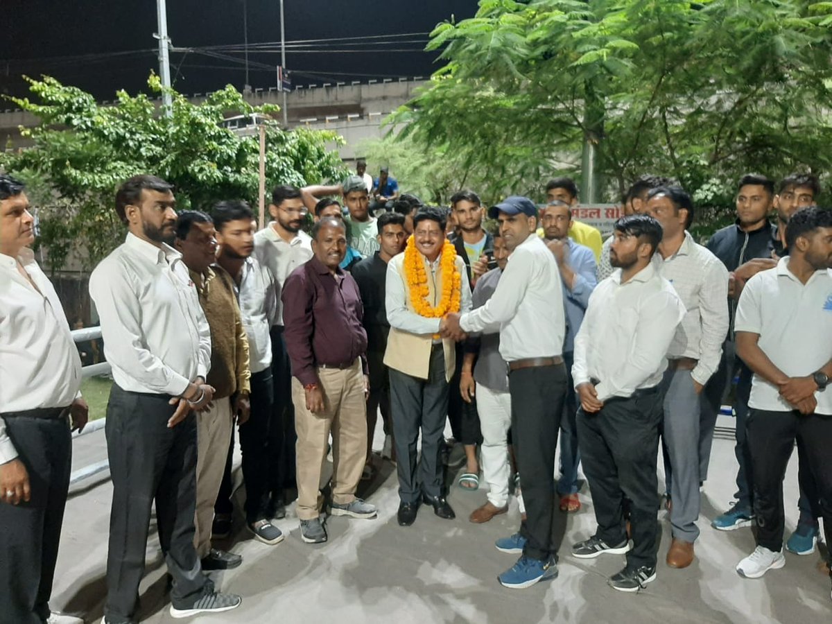 DrGopal_Sharma's tweet photo. जयपुर के सोडाला स्थित लाल बहादुर शास्त्री पार्क में राष्ट्रीय स्तर के चैम्पियन और कोच की उपस्थिति में जिला स्तरीय सीनियर पुरुष व महिला मुक्केबाजी प्रतियोगिता-2022 का उद्घाटन किया।
आभार : राजू जी बॉक्सर
#boxing #boxinglife #jaipur #jaipurdiaries #rajuboxer https://t.co/j5Qrg8ZqoE