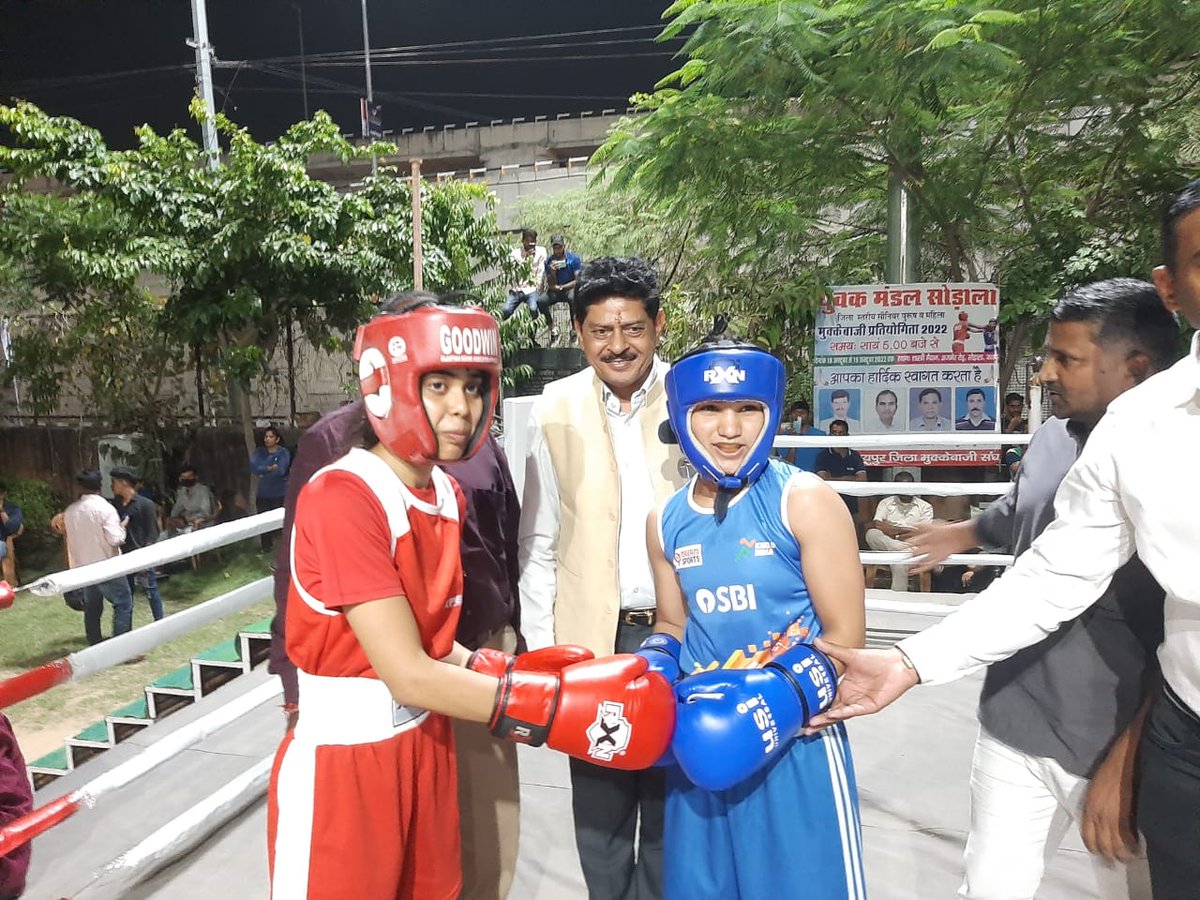 DrGopal_Sharma's tweet photo. जयपुर के सोडाला स्थित लाल बहादुर शास्त्री पार्क में राष्ट्रीय स्तर के चैम्पियन और कोच की उपस्थिति में जिला स्तरीय सीनियर पुरुष व महिला मुक्केबाजी प्रतियोगिता-2022 का उद्घाटन किया।
आभार : राजू जी बॉक्सर
#boxing #boxinglife #jaipur #jaipurdiaries #rajuboxer https://t.co/j5Qrg8ZqoE