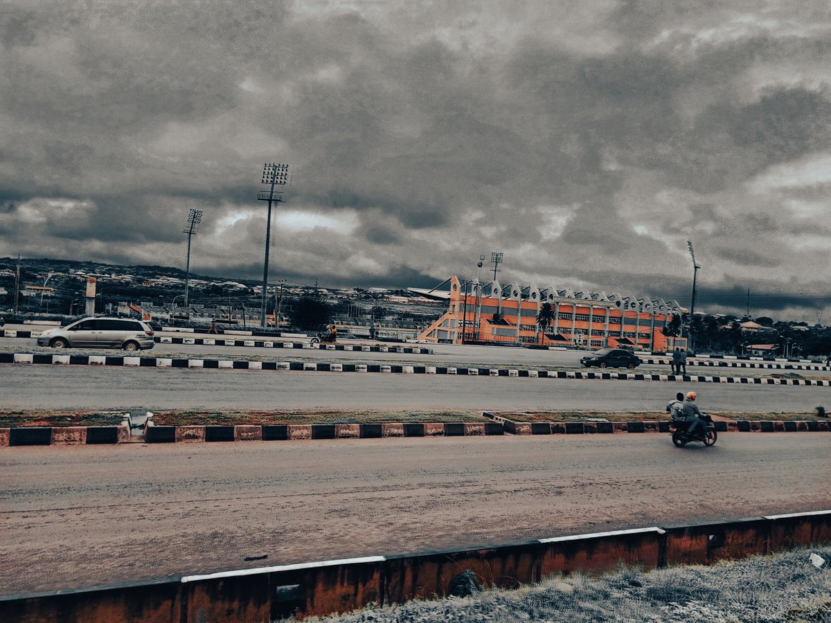 Lostme_lostboy's tweet photo. Sitting pretty in the heart of ABEOKUTA, I present to you the most beautiful stadium in the world; The MKO Stadium, Abeokuta, Ogun State.
PC: Itunu ElenuShippoti
e dey cook e go rush
#Bryann
#Anikulapo
IPhone 6
#MLEE https://t.co/lu3dIq3VvL