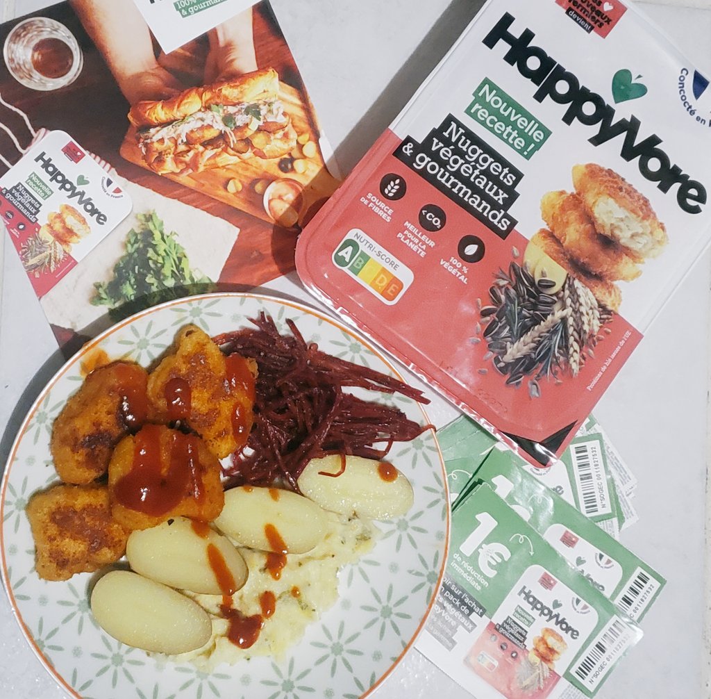PetiteMaman4's tweet photo. On teste les nuggets végétaux, et franchement c'est une très belle surprise ! 

Le goût est très naturel, ça plaît autant aux adultes qu'aux enfants. Ils tiennent très bien à la cuisson !

Merci #happyvore pour cette belle découverte !

#happyvore #pouletfree #nuggetshappyvore https://t.co/iWs8lEjEHd