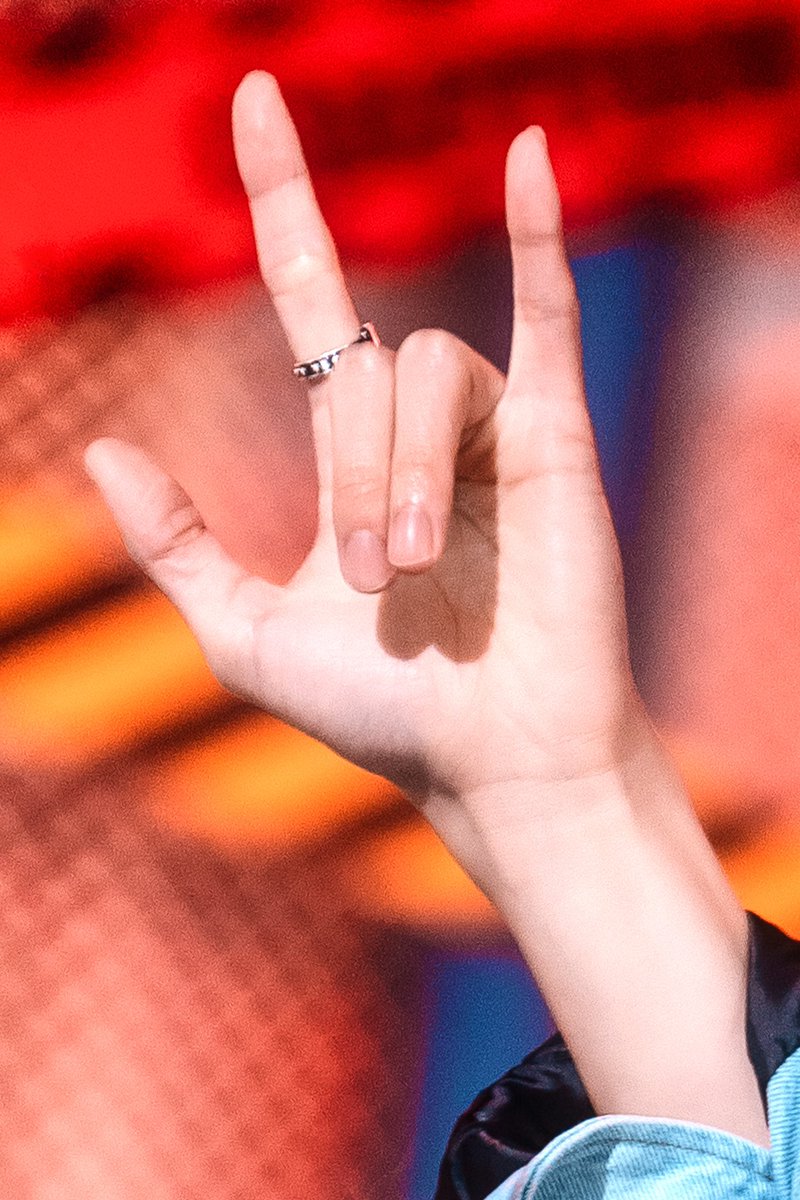 seofvr's tweet photo. HIS HANDS?@?#^ https://t.co/W9fbLXS8sw