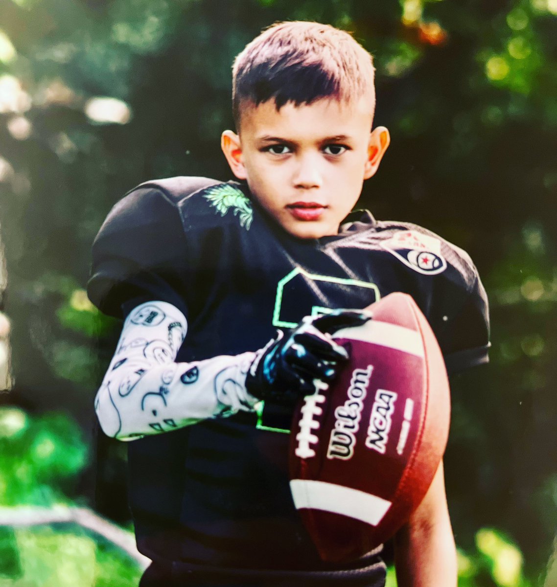 djhaloa96720's tweet photo. 🏈
1st season of many more to come
David-James Haloa Kaemon Murray
#2 WR/LB/RB/OLB/SAFETY/CORNER
WAĪAKEA NA KOA FOOTBALL 2022
10U Division
#Haloanator #AnkleKollectah #Gripples #BuiltDifferent #TrainDifferent #HighAchieversWorkRelentlessly #CAT5HI https://t.co/NtY2edWLWi