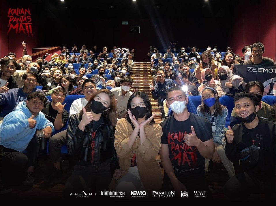 paragonpics_'s tweet photo. Cinema visit @cinema21 di Sleman City Hall, makasih dah nonton filmnya ya!
β
#KalianPantasMati #MourningGrave #FilmKalianPantasMati #Ideosource #ParagonPictures #WME #NewkoGlobalEntertainment #AnamiFilmsOfficial #IDSEducationcom https://t.co/SlaXrYukuW