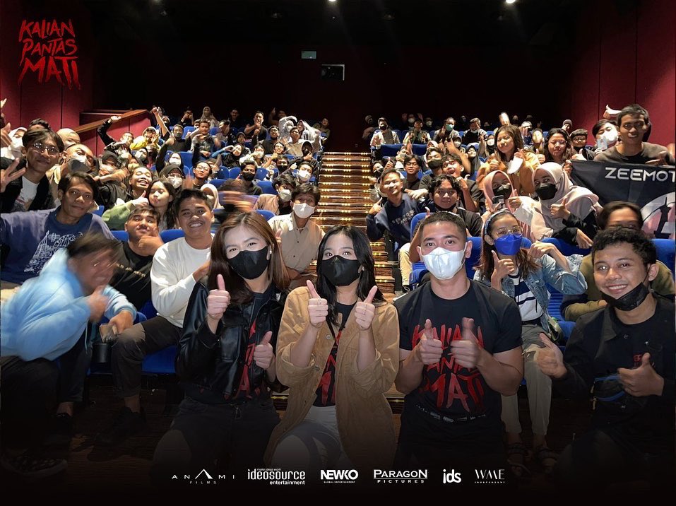 paragonpics_'s tweet photo. Cinema visit @cinema21 di Sleman City Hall, makasih dah nonton filmnya ya!
β
#KalianPantasMati #MourningGrave #FilmKalianPantasMati #Ideosource #ParagonPictures #WME #NewkoGlobalEntertainment #AnamiFilmsOfficial #IDSEducationcom https://t.co/SlaXrYukuW