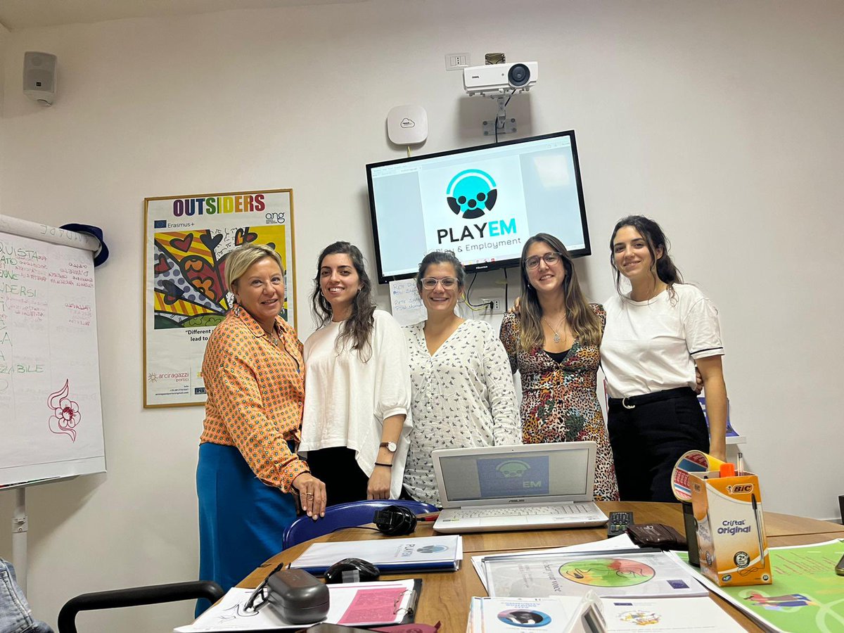 BallestinAdri's tweet photo. Reunión de planificación del proyecto europeo #PLAYEM en el que generamos herramientas TIC y hacemos uso de la gamificacion para mejorar la empleabilidad de las personas jóvenes migrantes #empleoDigno #InnovacionSocial https://t.co/AQOpfXiPpg