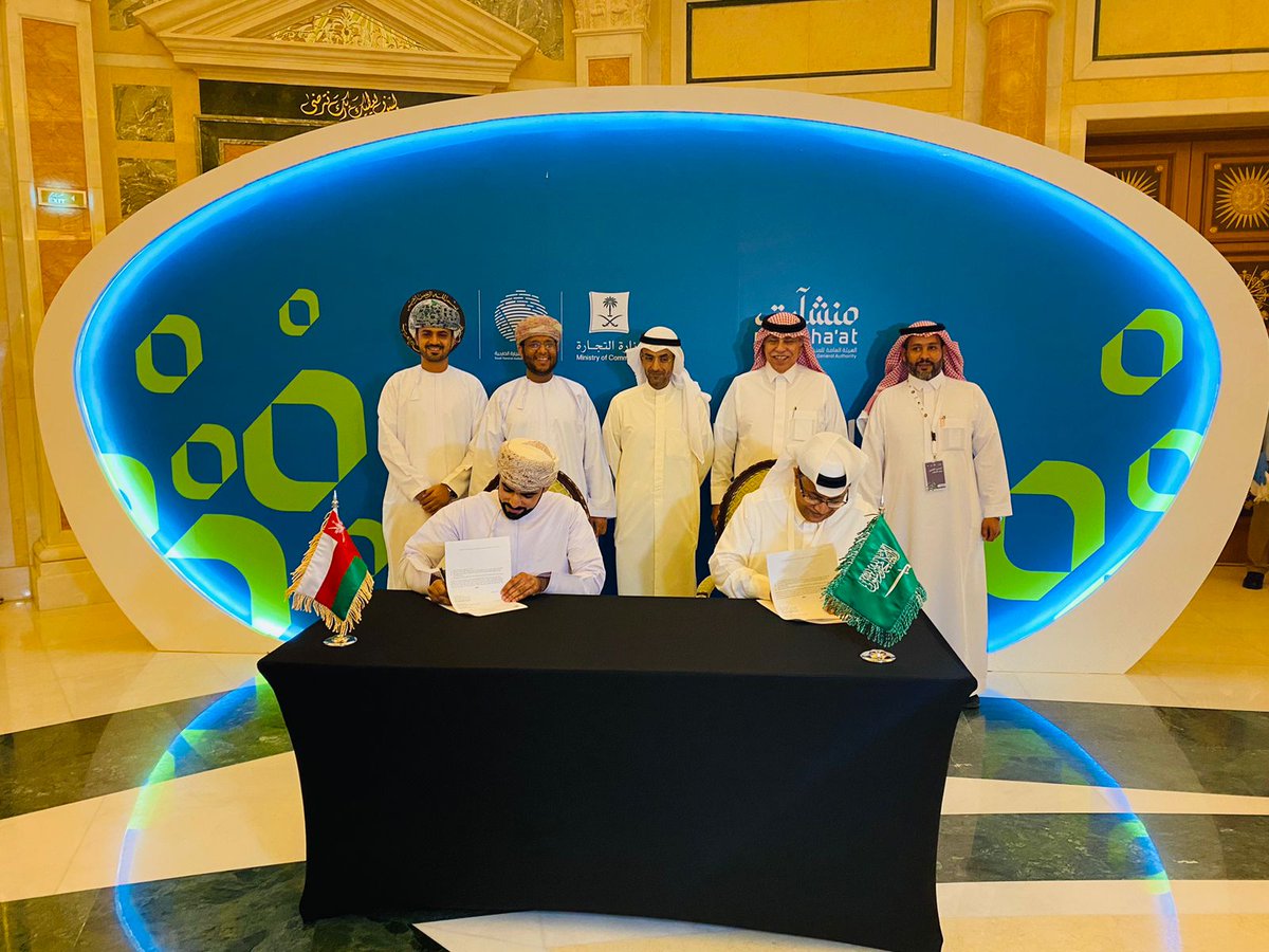 Behar_Market's tweet photo. على هامش #المنتدى_الخليجي_لرواد_الأعمال تم توقيع اتفاقية بين منصة بحار وشركة الفاهدة للتطوير والاستثمار لفتح نافذة الكترونية بالمملكة العربية السعودية لتسويق الأسماك العمانية لتمكين تجار الاسماك من بيع منتجاتهم بقيمة أفضل وايصالها في مدة اقصر وبجودة أعلى
@MAFWR_OM
@riyadaom https://t.co/JD8x49m7pC