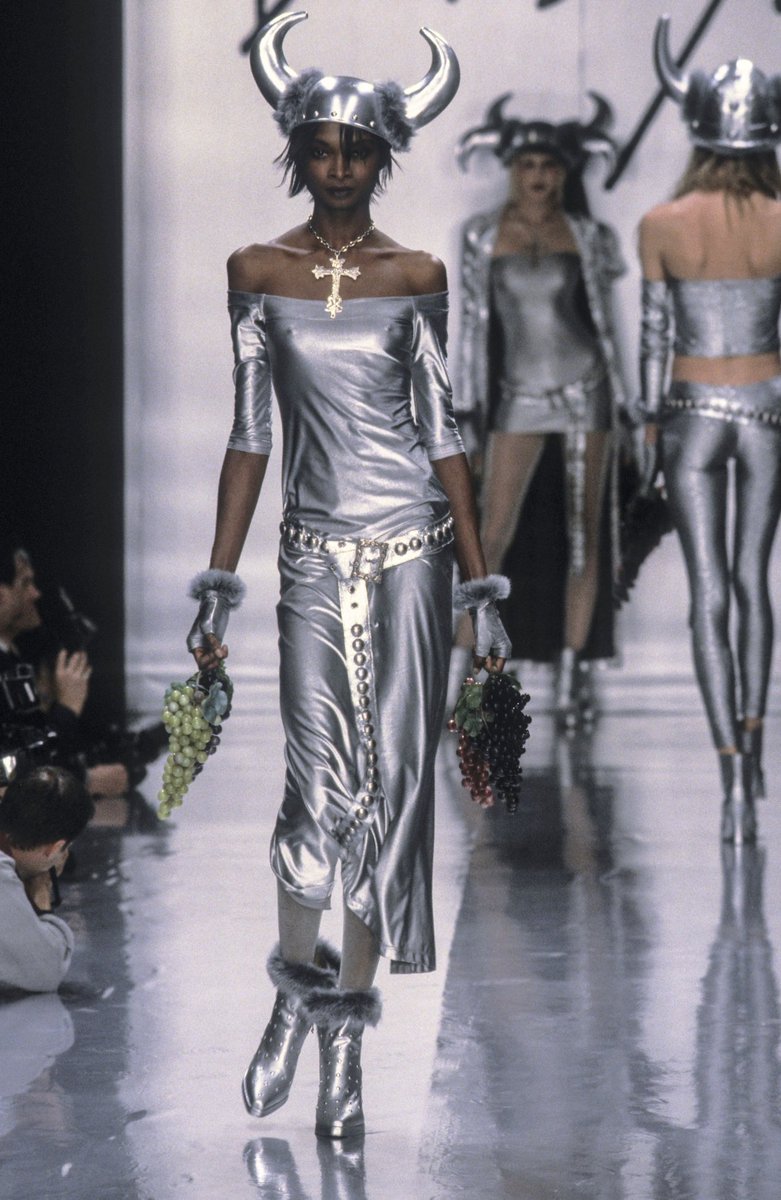 silklord3's tweet image. Betsey Johnson FW1997 
#debrashaw #betseyjohnson