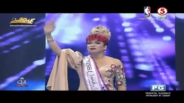 TV5manila's tweet photo. Congratulations Manny Dionisia! Ikaw ang last beks standing at pasok ka na sa Grand Finals!👑

#ShowtimeBeksciting
#ItsShowtimeTV5
#IBAngSayaPagSamaSama https://t.co/ow24RiH4YE