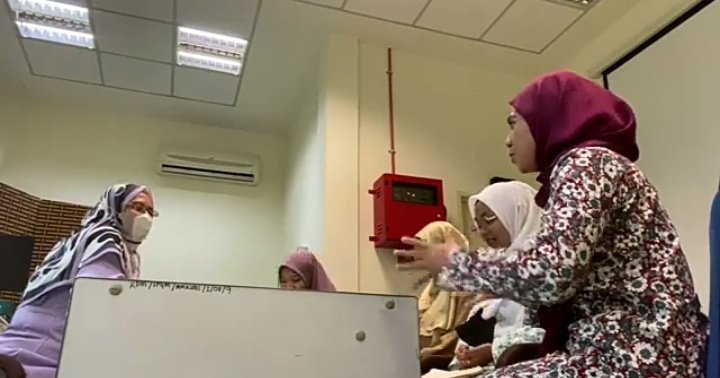 Englishcomunic1's tweet photo. Hi everyone! this is our group video of English speaking task on. 
here is the link of the video : 
https://t.co/6zb59VW8J5
Pls like, comment and share. Thank you (⁠◍⁠•⁠ᴗ⁠•⁠◍⁠)⁠❤ https://t.co/E1JEeAJZHD