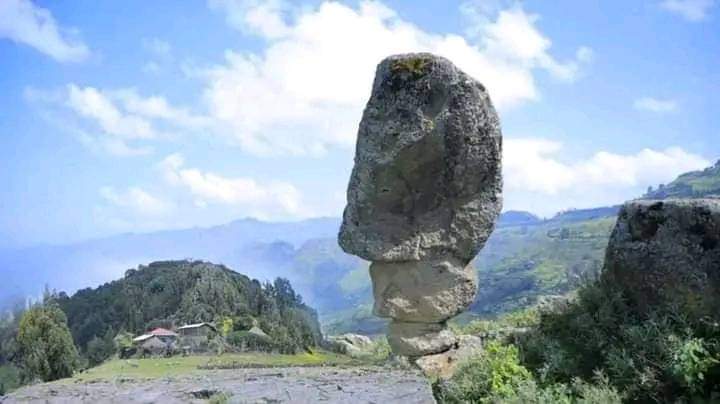 VisitEthiopiaye's tweet photo. ድንቅ ተፈጥሮ 
ውብ ምድር
ኩታበር ወረዳ - አስቻቦ ቀበሌ 08 ጭቃጥ

ከዚህ አስደናቂ አለት ትይዩ የበርካታ ቅርስ ባለቤቱ የአስቻ አቦ ንፋሳት ኢየሱስ ታሪካዊ ገዳም ይገኛል።
#Kuta #SouthWollo #VisitSouthWollo  #VisitAmhara #Ethiopia #VisitEthiopia #LandOfOrigins https://t.co/7bCyfSy8nc