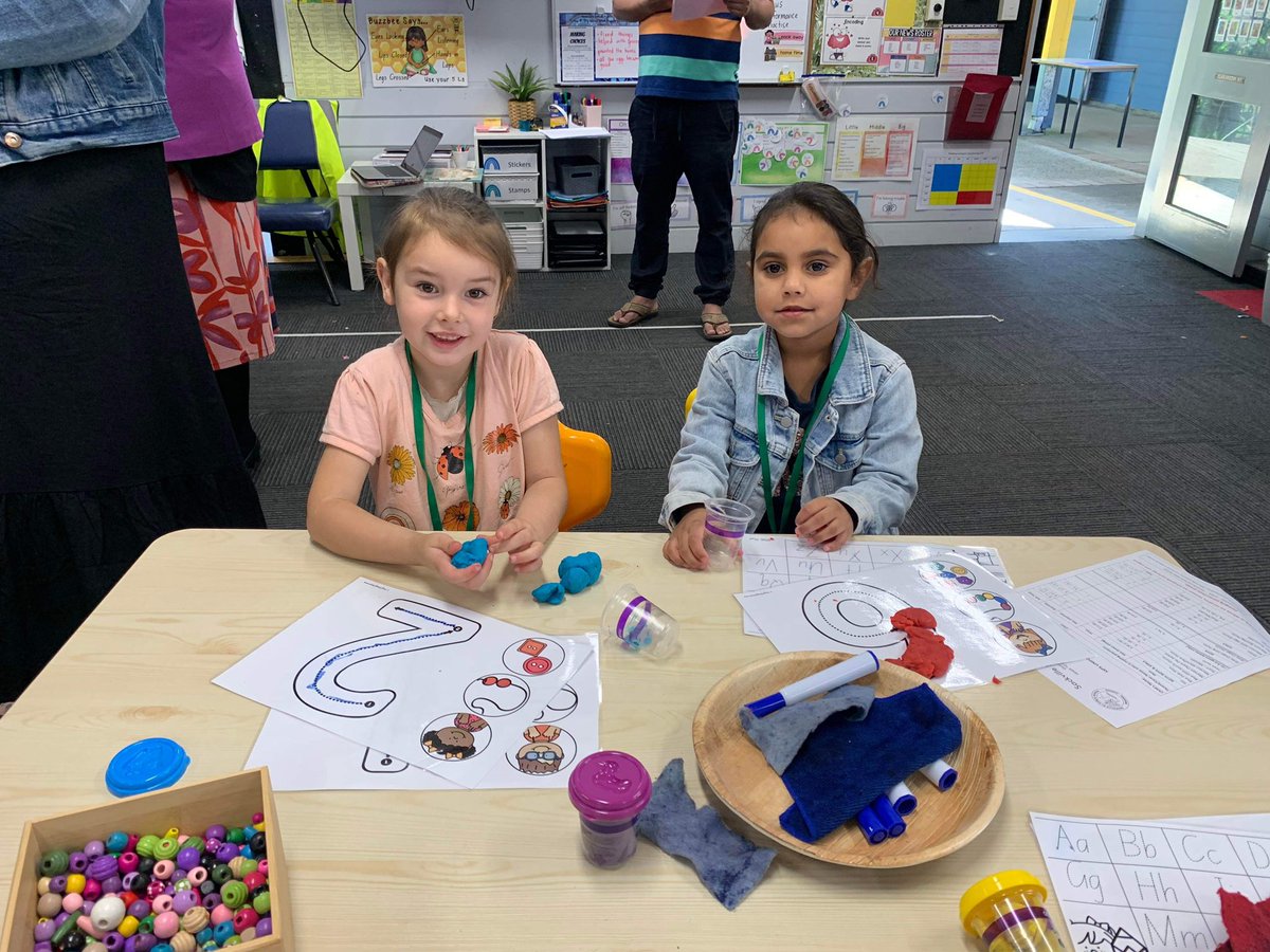 kylie_lyneham's tweet photo. Meeting new families &amp; the siblings of current students is the loveliest part of our Keen Kinders transition visits. Looking forward to getting to know this group of learners &amp; their families throughout the term. #sackcess #lovewhereyoulearn @SophieMeads15 @_iEndo @DebSummerhayes https://t.co/UThAp5tUFN