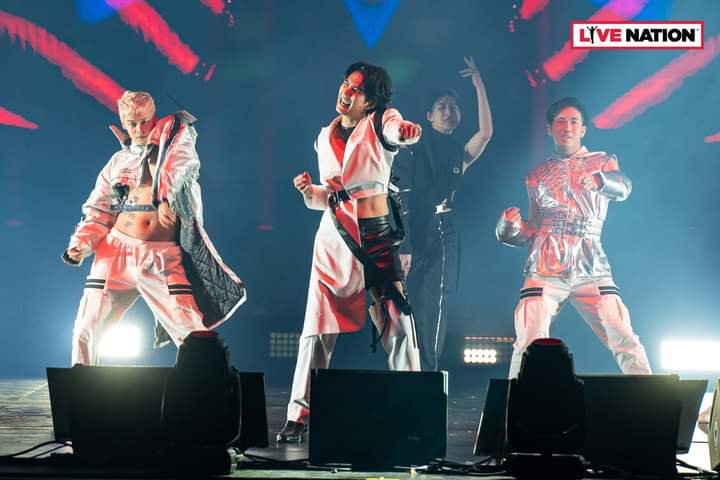 usnttrspace's tweet photo. [TWT/IG/FB] Us at the KinnPorsche World Tour in Singapore from Live Nation SG post

@usnttr #usnttr #OurUs https://t.co/cBB4Q2lorW