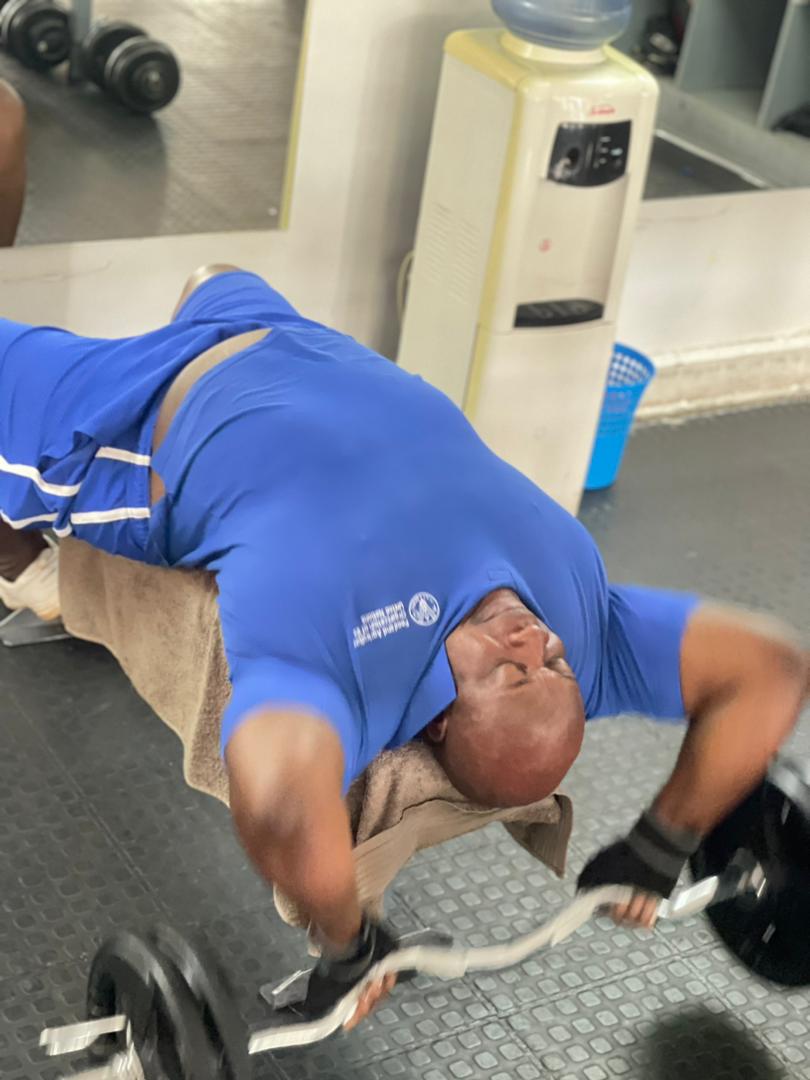 caesarzvayi's tweet photo. Tomorrow is weigh in to mark beginning of week 11 on the Stop To Start Lifestyle Meal Plan.
Last week I stood @ 133.1kg having lost 20.6kg since Aug 4.
If I am not in the 131kg range, I WILL WALK AROUND naked!
#FetchYourBody2022
#StopToStart https://t.co/7PSQCkBU25