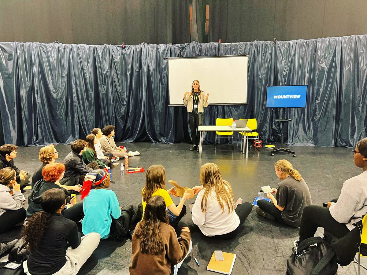 londoncollegePA's tweet photo. We are so grateful to @MountviewLDN for visiting us for an inspiring talk and Q&amp;A with our students! They moved it! Thank you! 🎭🙌👏🤩

#mountview #mountviewlondon #mountviewldn #londoncollegepa #londoncollegeofperformingarts #performingarts #theatre #theatretraining #college https://t.co/f1KdR8i91F