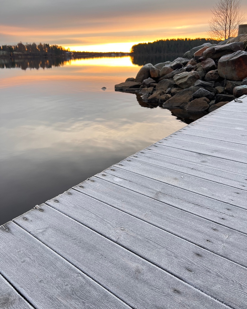 filipsborg's tweet photo. #Frosty morning at #Filipsborg. The #autumn is a fantastic season to enjoy in our area.
#sweden #swedishlapland #heartoflapland #kalix #filipsborg #lapland #hotel #hotell https://t.co/jGQxMjH18A