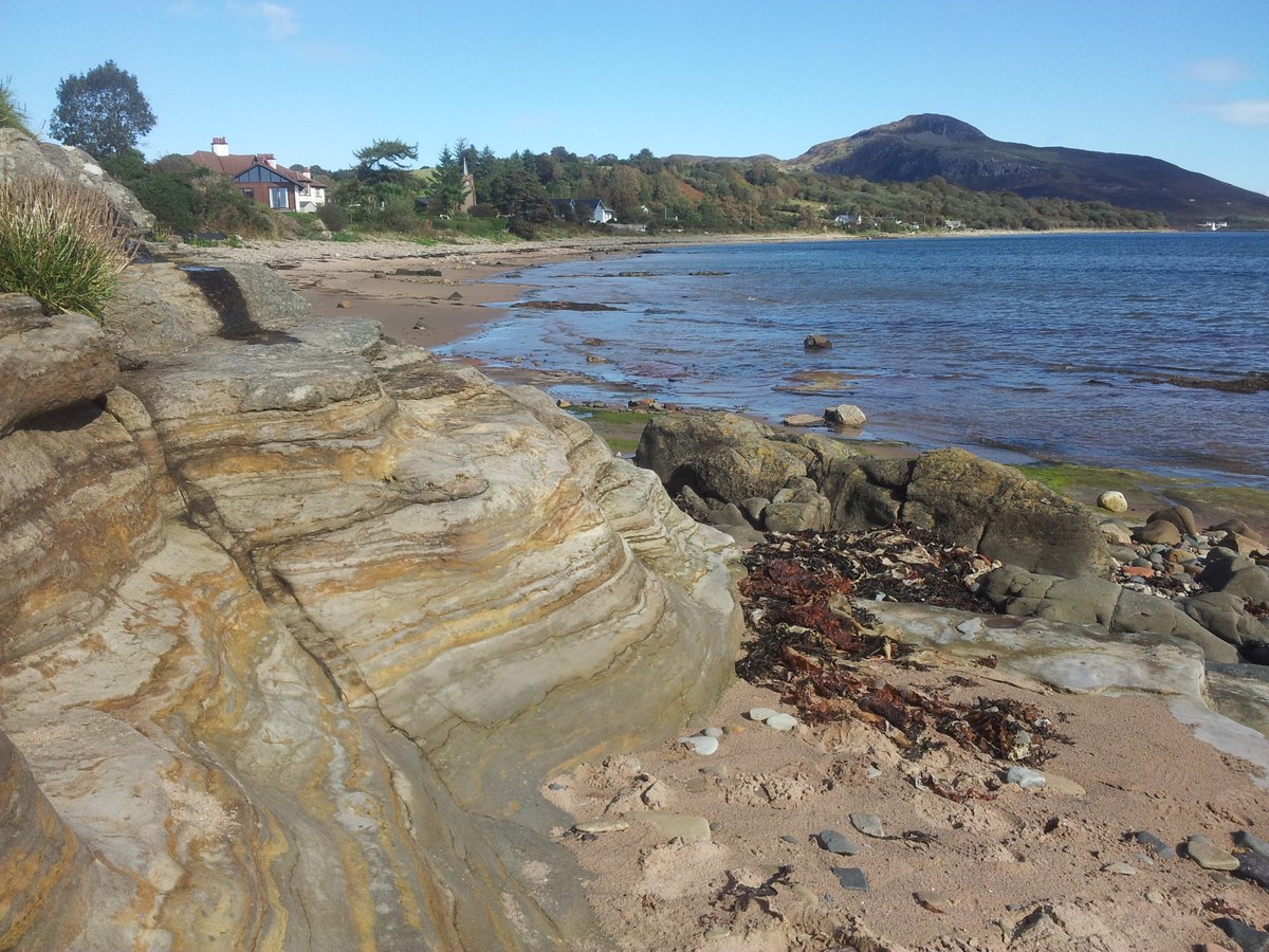 manonabeach's tweet photo. What the #beach means at #Whiting Bay on #Arran in #Scotland, with @cottagesonarran - https://t.co/a78IOBaNv2 https://t.co/G0eaHcBlcN