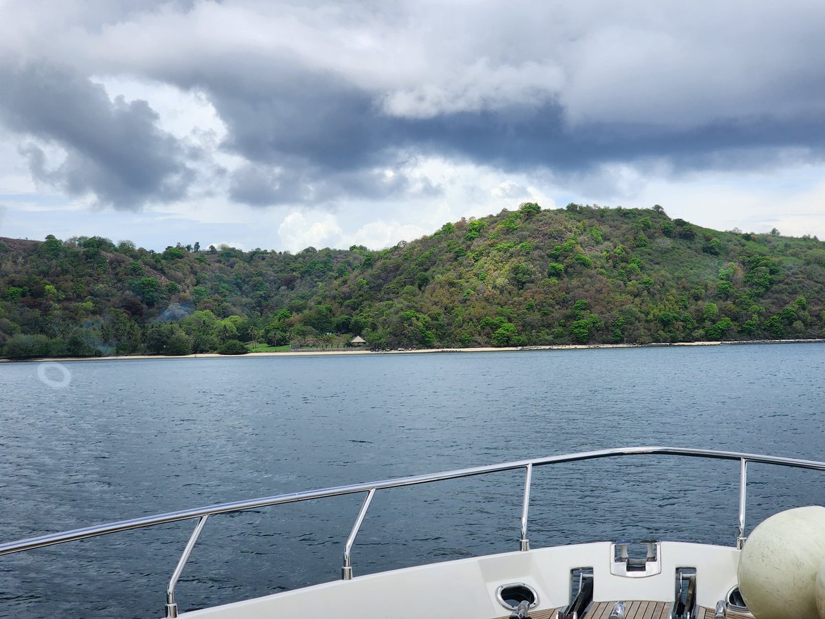 NFT_Nick_eth's tweet photo. Island hopping w my #degen frenz on yachts after partying all night on #Ekta Island. What an amazing end to #balimastermind!
@JohnSmithNFTs @SorbergSofia @BerwinTanco @EktaChain Thanks for such an amazing event/week!! https://t.co/wJ9o76i6Zw