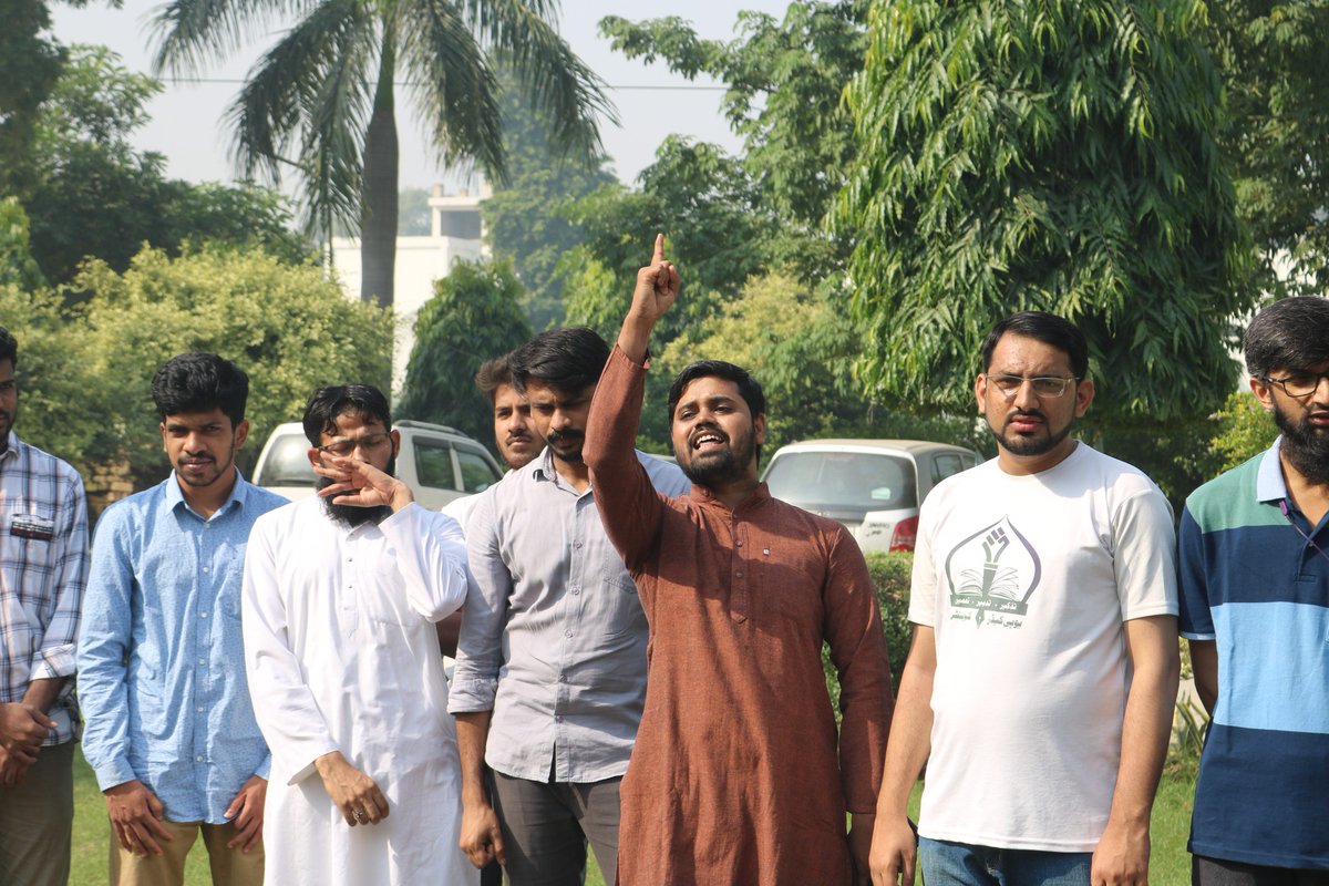 sioindia's tweet photo. Flag hoisting and pledge recital ceremony at SIO headquarters in presence of JIH President Syed Sadatullah Husaini Sahab, JIH Secretary Abdul Jabbar Siddiqui Sahab and SIO's national leaders on the organisation's formation day. #40YearsOfSIO https://t.co/u9T1TDynDX