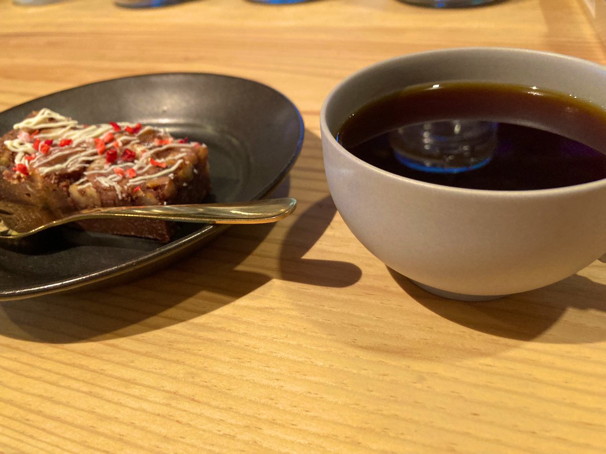 yumi___55's tweet photo. んふふ。

ちなみにコーヒーはエチオピア深煎り。 https://t.co/sk4YUj8Tnp