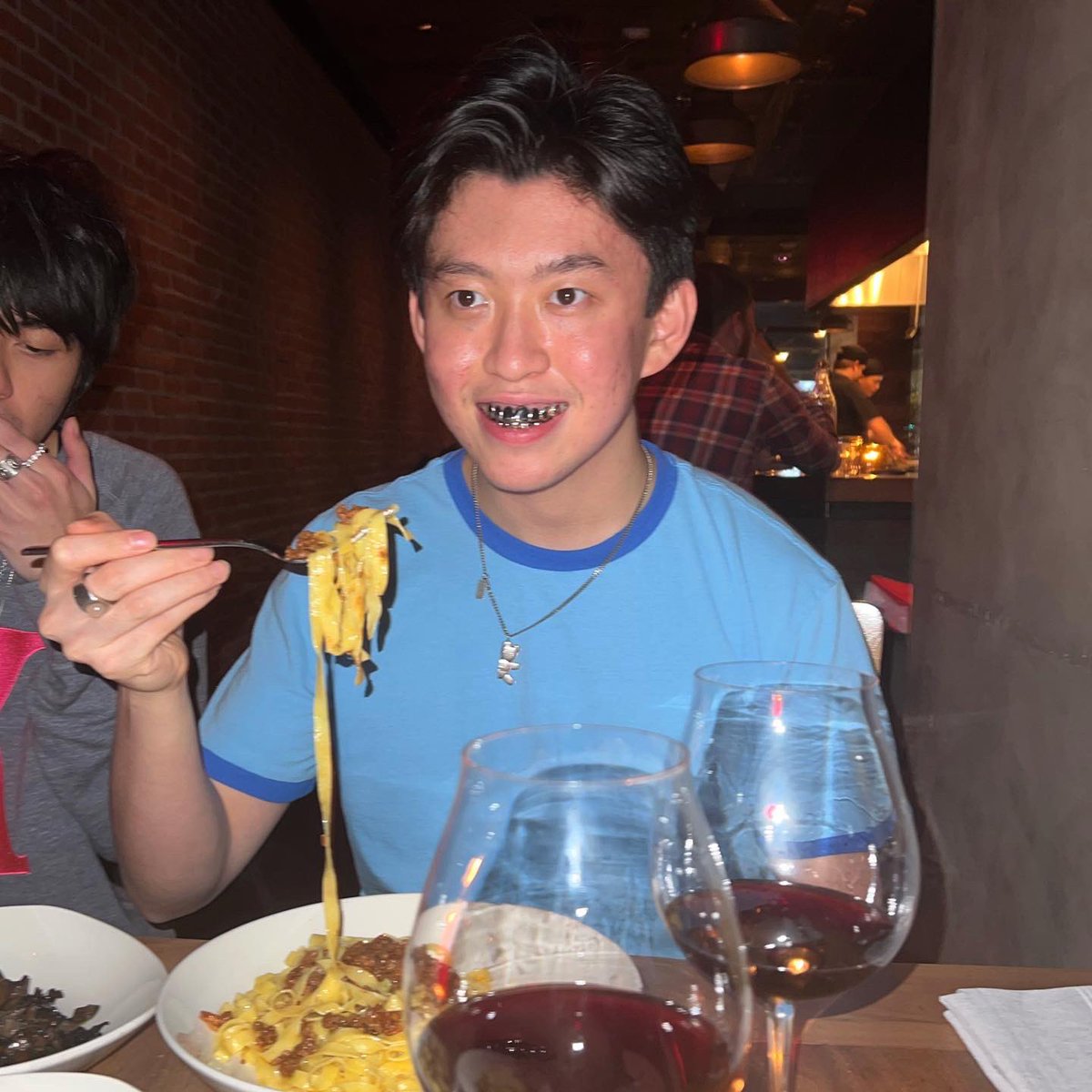 richbrian's tweet photo. live laugh #love https://t.co/LxCqhlB62p