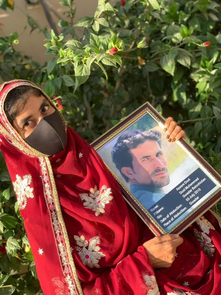 Rukhsanabalochh's tweet photo. بھائی اب تو آجاؤ،اب تو سب کچھ تیار ہیں بس اب فقط تمہارا انتظار ہے تمیں لوٹنا ہے مجھے پختہ یقین ہے تم ضرور لوٹ آؤ گئے۔

#ReleaseAzeemDost
#SaveAzeemDost
#StopBalochGenocide https://t.co/IygGfTn2sv