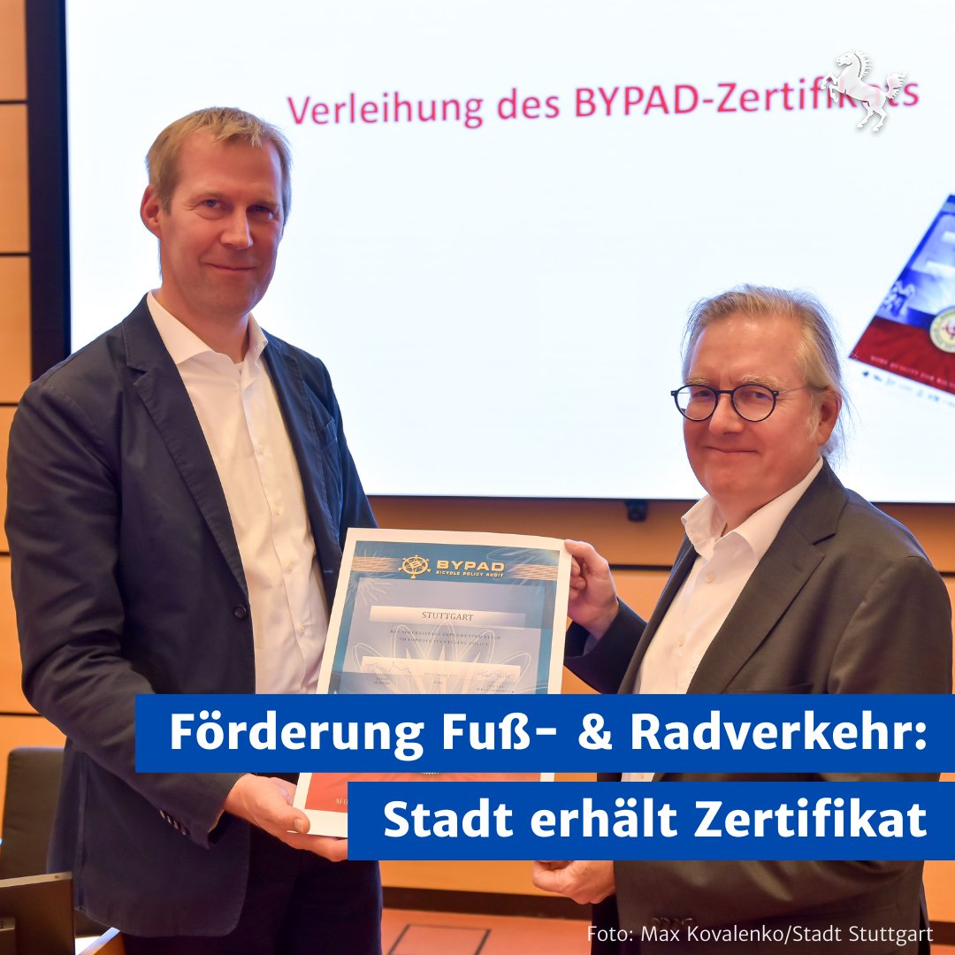 stuttgart_stadt's tweet photo. In der Plenumssitzung des Stuttgarter Radforums wurde Bürgermeister Peter Pätzold gestern Abend das Zertifikat zum Abschluss des #BYPAD‐Verfahrens durch Mitglieder des Fachbüros „team red“ überreicht: https://t.co/FWJ415eHJ2 https://t.co/VQKnEBtTc7