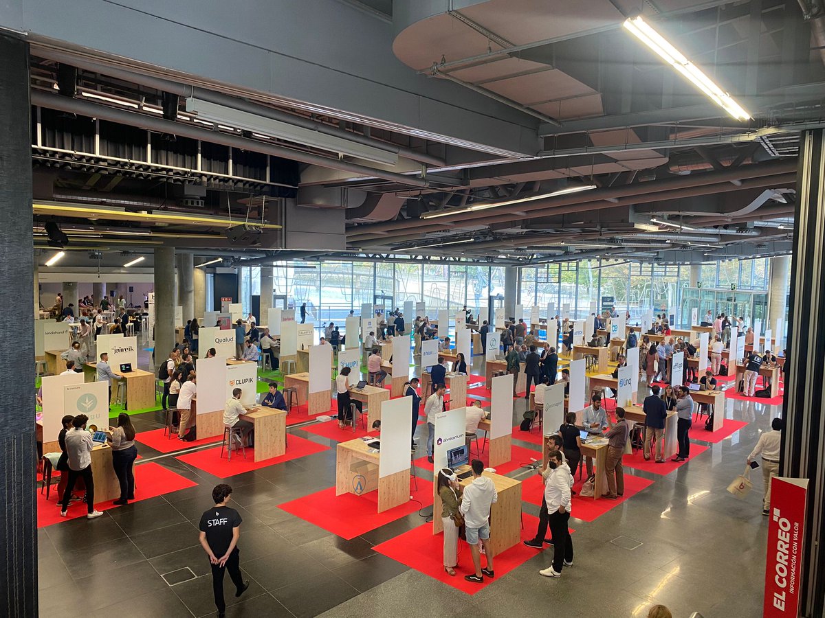 Conociendo nuevos proyectos y nuevas ideas de #negocio en el #BVenture22 con <a href="/SomosABANCA/">ABANCA</a> INNOVA, <a href="/zzink_lab/">ZZink! Lab</a> y <a href="/CeltaLab1923/">CeltaLab1923</a> 

¡Maravilla ver tanto emprendimiento y tantas ganas 
<a href="/BVentureBilbao/">B-Venture</a> ! 👏