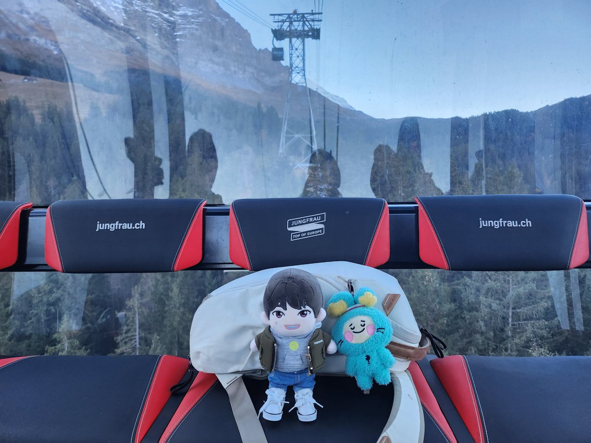 aeyoak's tweet photo. วันนี้จะไปจุงเฟรากันครับ เลือกขึ้นทางกระเช้า eiger express วิวสวยมากกกก #BANGYEDAM #Yedee #TREASURE #Truz #Truzwithaey #eigerexpress https://t.co/gKJONuV0g6