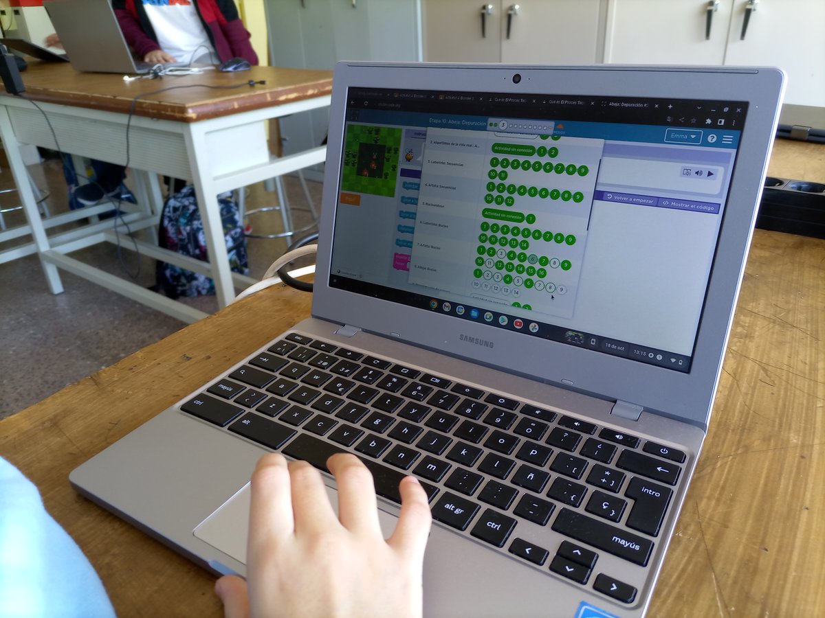 ins_pcadafalch's tweet photo. Robòtica i programació a l'optativa de 1r d'ESO.
#tecnologia #ESO #programació #Robòtica #Optativa
#educació #frikies #tech #codeorg #robomind #PEDEC https://t.co/qjAaGNwVZK