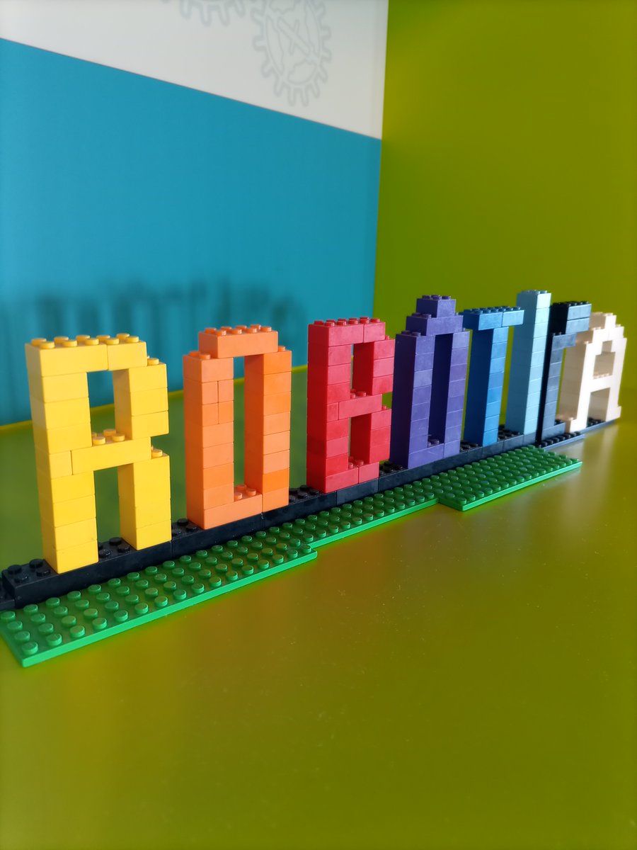 ins_pcadafalch's tweet photo. Robòtica i programació a l'optativa de 1r d'ESO.
#tecnologia #ESO #programació #Robòtica #Optativa
#educació #frikies #tech #codeorg #robomind #PEDEC https://t.co/qjAaGNwVZK