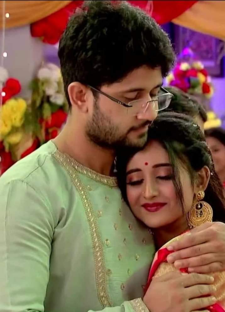 PathakDebosree's tweet photo. @ZeeBanglaTv 
Dear zeebangla team/sir/madan
Humble request to all from fandom of "mithai ",please do not change the time Slot of mithai, a mass fandom will be effected .Mithai has been created a history in bangali serial already..and adrit-soumitrisha are evergreen juti.
Please. https://t.co/34kMiSZpM1