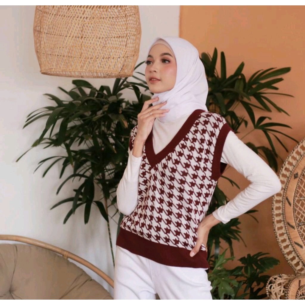 urshopeebff's tweet photo. 4. Look 4
• Kemeja lengan pendek polos: https://t.co/UHDqMrPJt6
• Vest rajut tartan: https://t.co/ZavXuXUTKq
• Celana polos pendek: https://t.co/JJHny4zPri
• Topi beret oktagonal: https://t.co/yYdntlxpzB

🙏 OOTD Amanda Zahra Jiraiya Kim Seonho #shopeehaul #rekomendasishopee https://t.co/383JlTZOgE