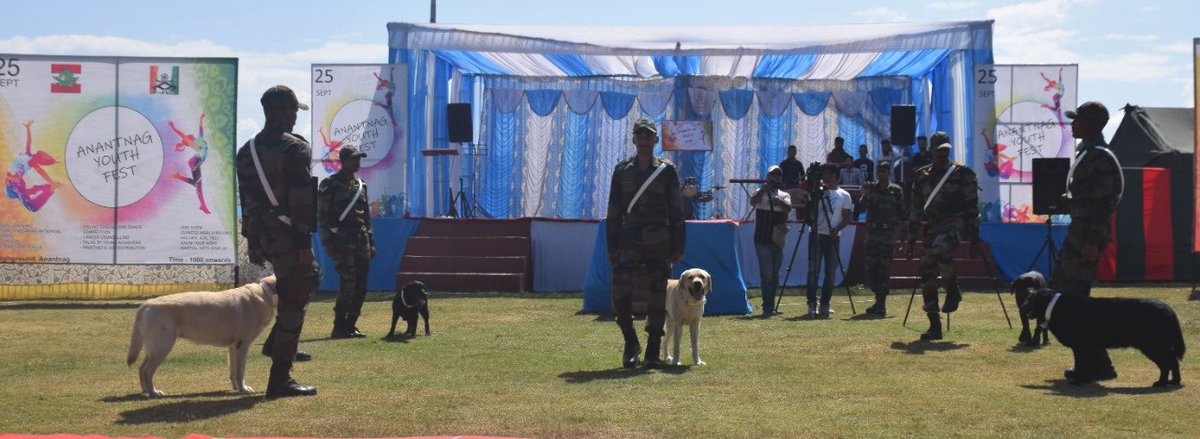 BharatDefenders's tweet photo. Under the aegis of @ChinarcorpsIA #Victorforce, Army Dog Unit conducted a dog show in the Anantnag Youth Festival.
The event showcased various specialties of Army dogs deployed for the security of the nation.
#Kashmir #Southkashmir https://t.co/RtzknheJTS