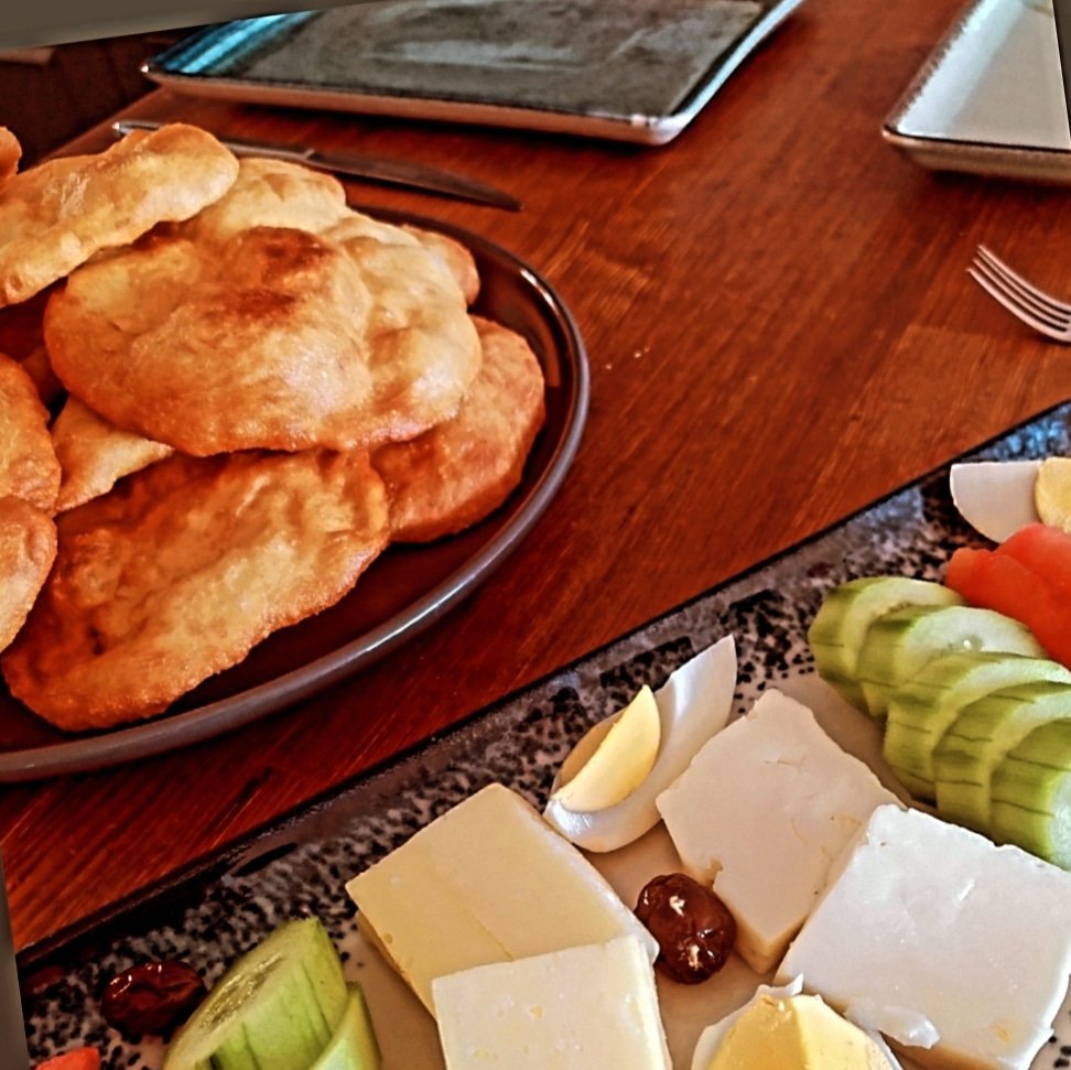 chef_mor's tweet photo. Günaydın ☀️ 
Güne Türk mutfağının lezzetleri ile başlamak önemli...

Goodmorning foodies!

Let's start new day with Turkish breakfast 👩🏼‍🍳

#kahvaltı #breakfast #turkishcuisineculture #yemektarifi #lezzetli #chefs #foodies #keşfet #türkmutfağı #traditionaltaste #travellers https://t.co/Rk8xDNXOKT