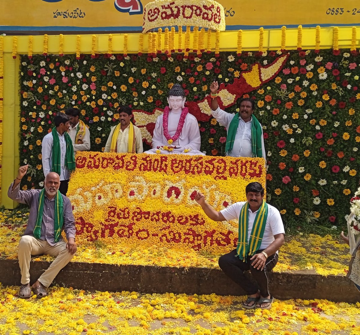 amaravatigalam's tweet photo. మహా పాదయాత్ర 38వ రోజు బొమ్మూరు క్రాస్ రోడ్స్ వద్ద స్థానిక ప్రజల ఆత్మీయ స్వాగతం. జన నీరాజనం

#AmaravatiGalam #MahaPadayatra #SaveCaptialAmaravati #Amaravathifarmers #farmerwomens #Bommuru https://t.co/FVp01ZogtQ