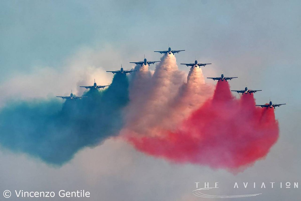 Daol67's tweet photo. La PAN conclude la stagione 2022 con l'esibizione a Pozzuoli (NA).
Al seguente link il report a cura del nostro inviato Vincenzo Gentile:
https://t.co/3HOKyodwmV
#aeronauticamilitare #freccetricolori #airshow #pozzuoli #theaviation https://t.co/xBxSVa1dZK