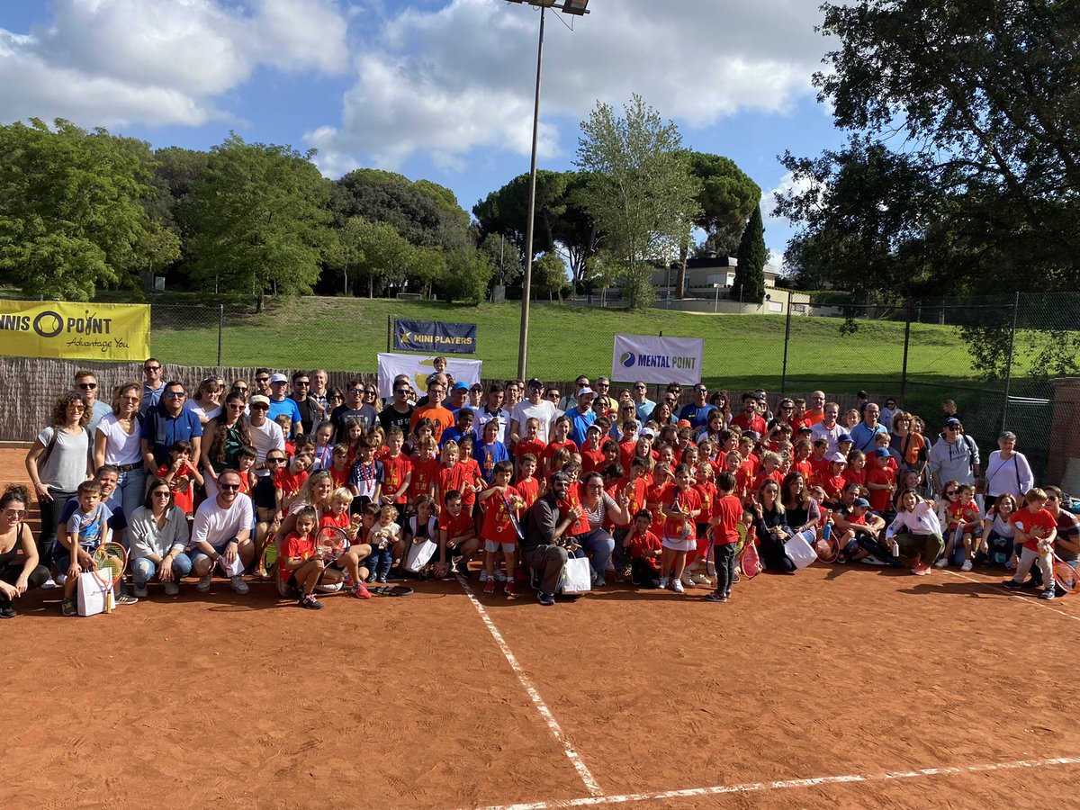 miniplayers10's tweet photo. Ⓜ️INI 🅿️PLAYERS ON TOUR-CT GIRONA 🔴
7️⃣ Clubs represented
1️⃣0️⃣0️⃣ kids
Lots of 🎾 and fun.
Next stop: 
CT Llafranc 🔴🟠
#tennis #minitennis #miniplayers #mpontour #girona #welovemini https://t.co/BiHfq2GS3t
