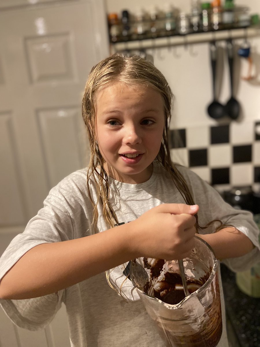 nb28's tweet photo. @MundellaBears Leila B made delicious chocolate cupcakes https://t.co/aFmC4rein5