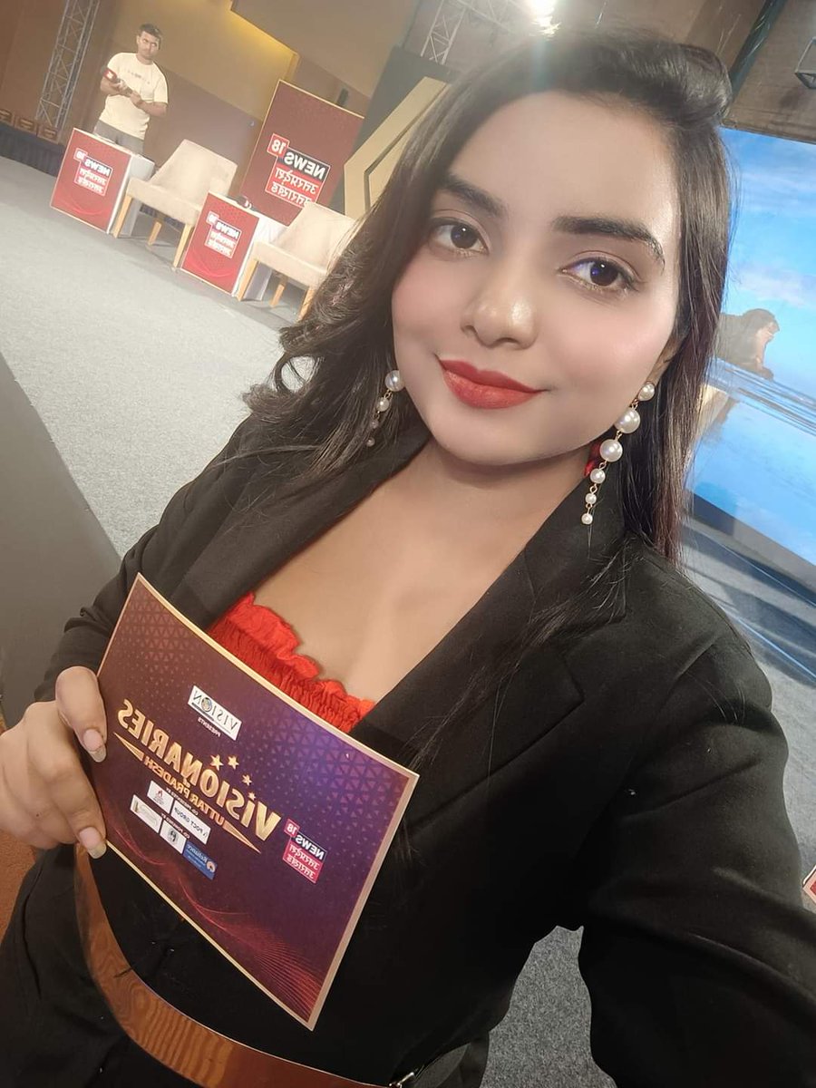 EvaAyushi's tweet photo. October 18,2022 🎤"I think that passion is the secret ingredient that drives hard work and excellence " 
#ShowTime #SecondShowWithNews18🙌
Got the prestige of hosting "Visionaries of Uttar pradesh" presented by News18 in the presence of Deputy Chief Minister of Up. https://t.co/GxUB7A6KjM