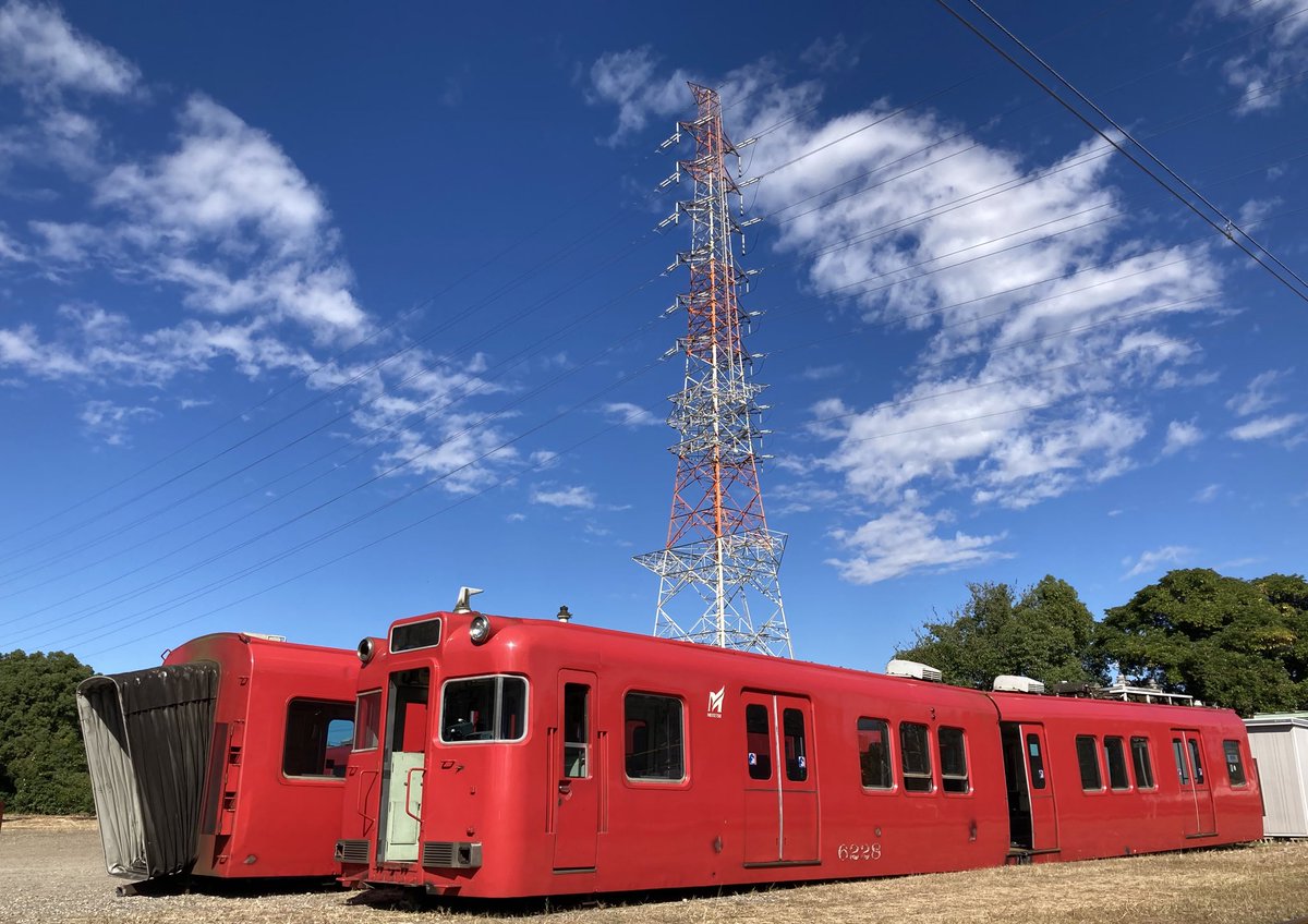 nagoya315C21's tweet photo. #6028f #名鉄
#ありがとう6028f
本日本当に最後のお別れをしてきました
今日の搬出はなさそうで、明日かなと予想します
お別れをしたい方は本当にお早めがおすすめです
こんな切断された姿はあまり見たくないですね
写真は青空の下でただ最後の時を待つ6028fです(6228f)
本当にお疲れ様でした https://t.co/KtL27uEfKQ