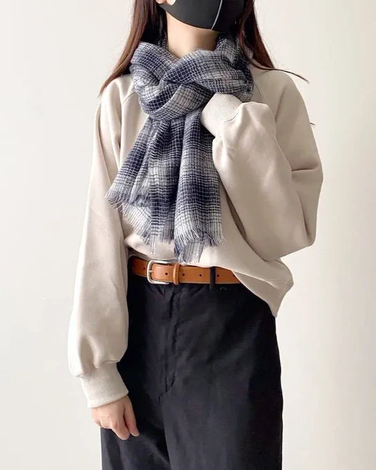 【感動】ボリュームたっぷりでかわいいユニクロの「ふわふわストール」ずーっと触ってたいくらい気持ちいいの!ユニクロの「カシミヤストール」が気持ちよすぎるふわふわな肌触りがもう最高なの…!大きめサイズだから、マフラーやひざ掛けにもなりますよ〜。 