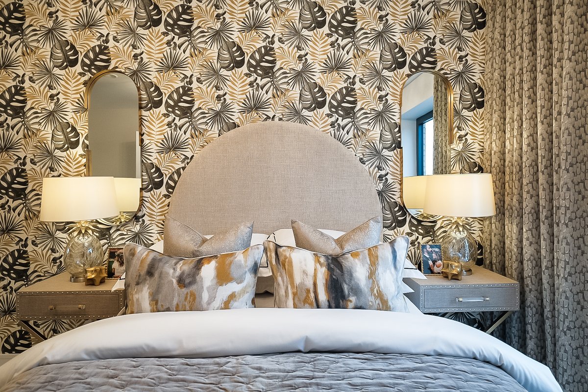 edwardthomasint's tweet image. This exotic wallpaper from @ArthouseLtd has a relaxed contemporary feel thanks to its on-trend bold palm print design and metallic gold highlights. 
#wallpaperwednesday #wallpapers #interiordesign #homedecor #photography #interiors #wallpaperdecor #walldecor #interiorstyling