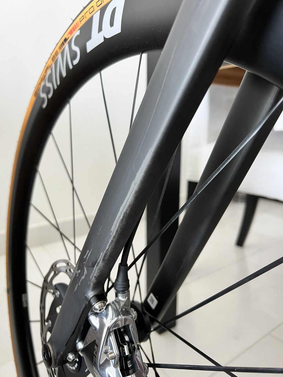 YulsCC's tweet image. Last week I have received my Ultimate CFR, just to realize that the fork is showing irregularities. Returning my bike now after the lack of customer support, empathy, and respect for their customers. Dear cyclists pls think twice before getting a bike from canyon. @canyon_bikes