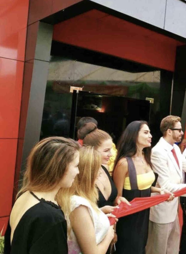ImJonnyFerrari's tweet photo. From construction to grand opening every move is strategic and imperative with land based casinos. I am now offering consulting on brick and mortar properties for lease/sale also just a license. Online is included. #Business #Casino #NFT #cryptomarket #online #poker #gambling https://t.co/RyRCk4Izdp