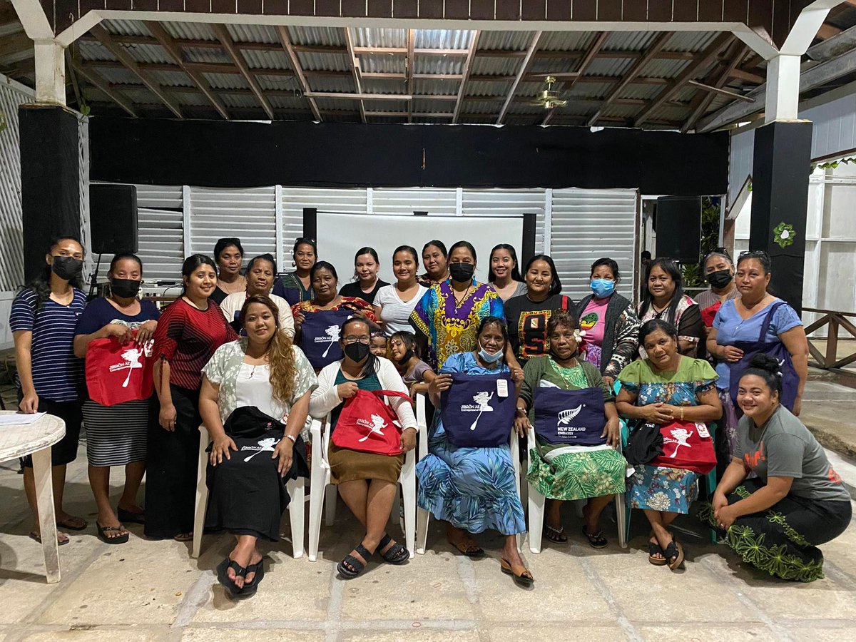 IOMNorthPacific's tweet photo. Women community members are advancing their entrepreneurial skills to start and grow businesses in the #MarshallIslands. Supported by an IOM-led workshop in #Ebeye, aspiring women entrepreneurs presented their business plans including for a bakery &amp; handbag production business. https://t.co/6tHIvMvS4e