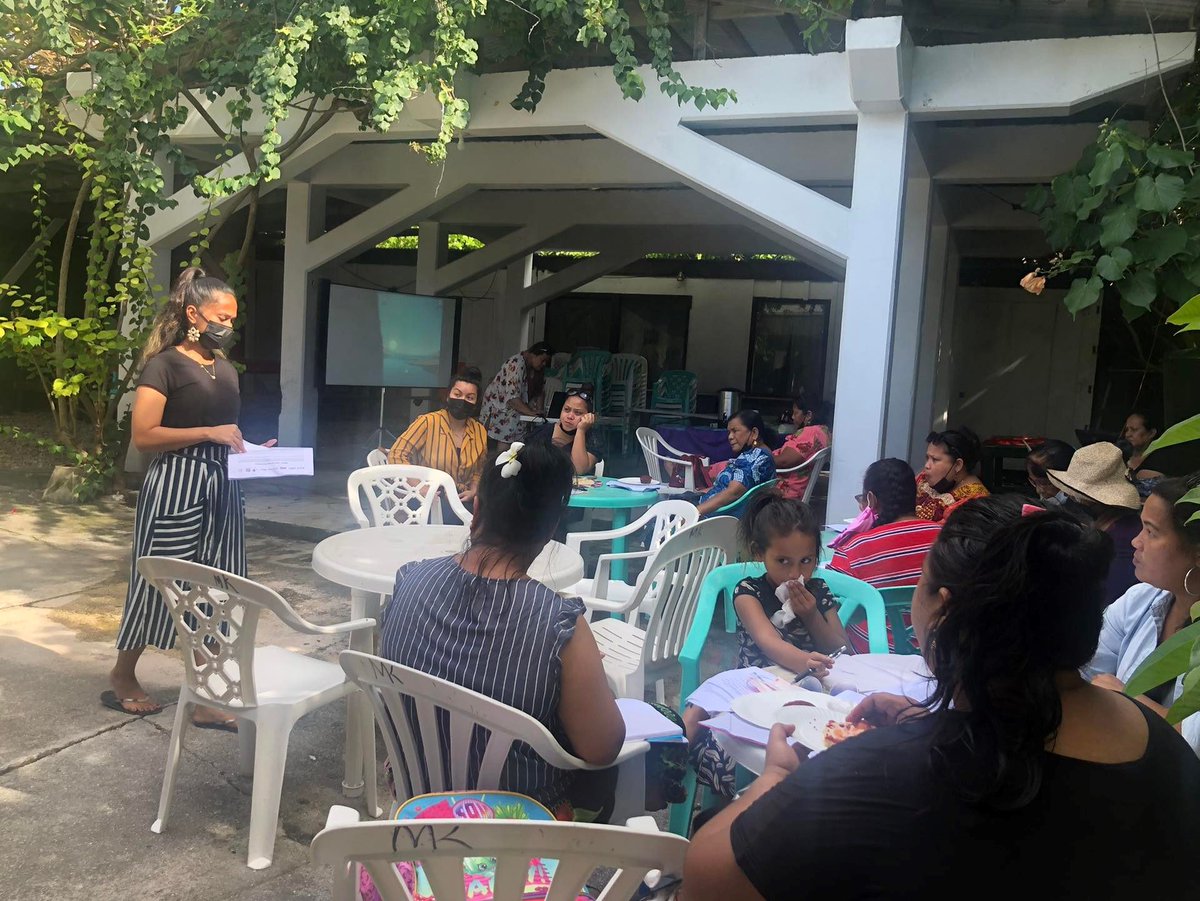 IOMNorthPacific's tweet photo. Women community members are advancing their entrepreneurial skills to start and grow businesses in the #MarshallIslands. Supported by an IOM-led workshop in #Ebeye, aspiring women entrepreneurs presented their business plans including for a bakery &amp; handbag production business. https://t.co/6tHIvMvS4e