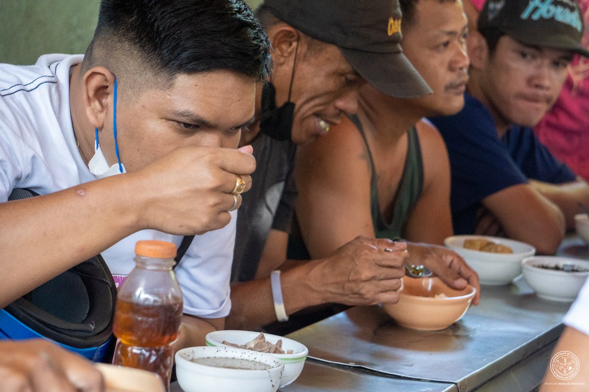 valenzuelacity's tweet photo. 2 pesos na lugaw? Dito lang ‘yan sa Valenzuela City! 🥣❤️
📍 Mang Romy’s Lugawan, Pio Valenzuela St., Brgy. Marulas, Valenzuela City
#valenzuelacity #touchdownthursday #marulas #lugaw #food #foodtrip #kain #busog #foodie #lugawan https://t.co/S5p7KoIQty